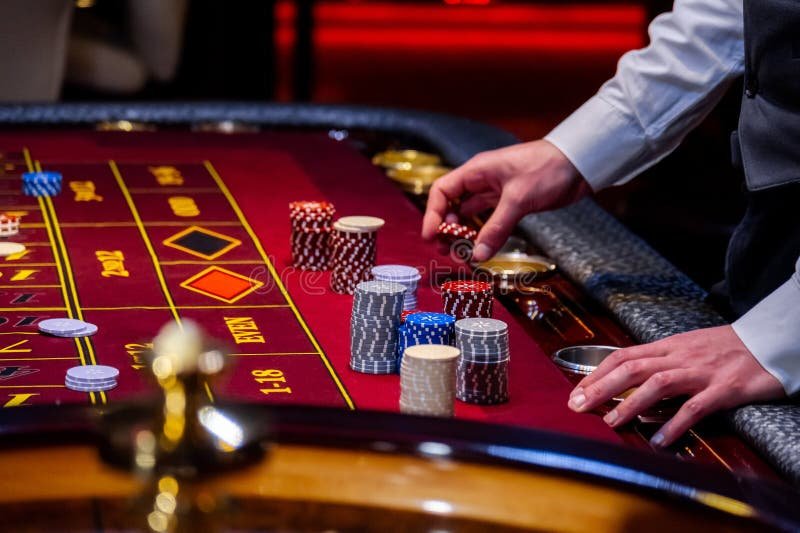 Tampilan Roulette live-dealer dengan feed kamera multi-sudut dan panel taruhan interaktif di sgo Game Library
